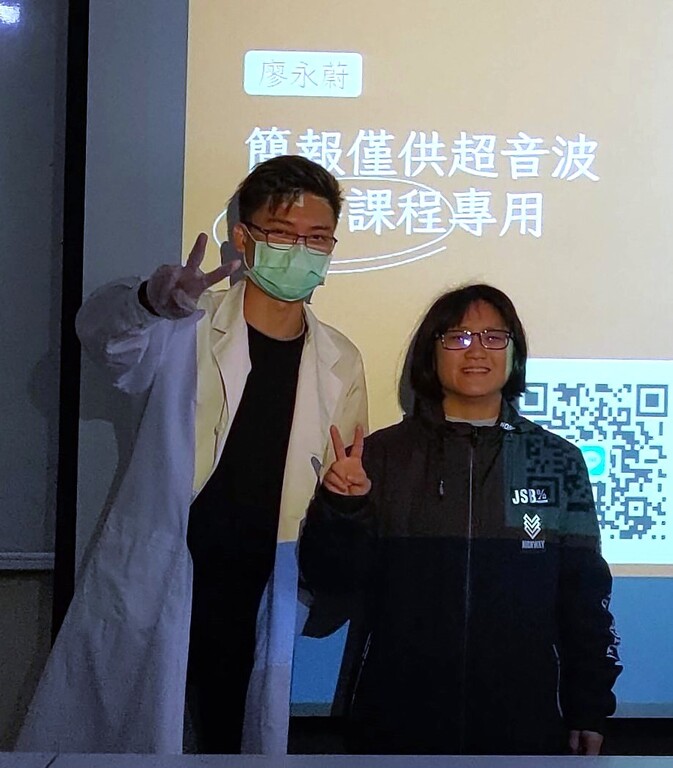 醫學影像暨放射技術系廖永蔚(左)獲教學助理成果競賽佳作